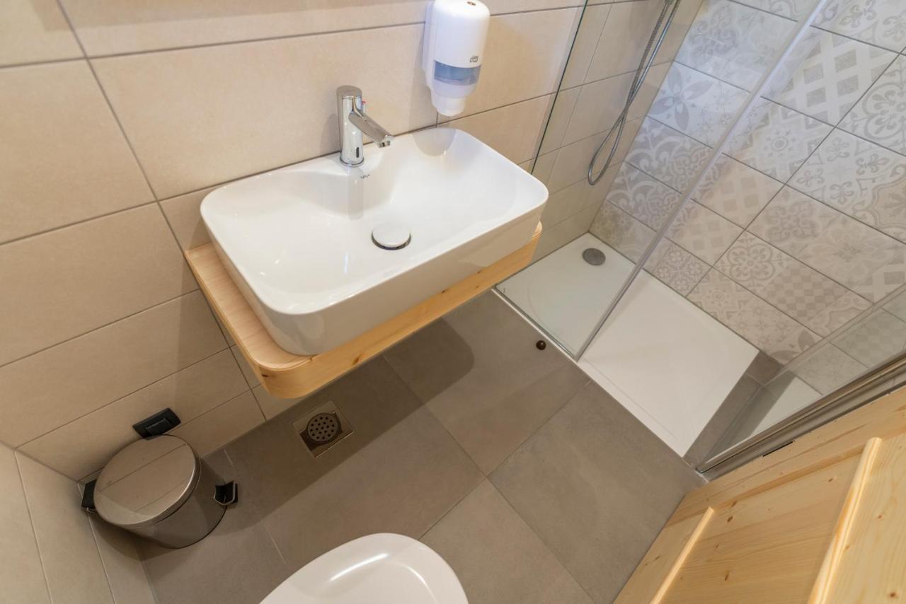 Отель Planinska Koca Na Uskovnici Средня-Вас-в-Бохиню Экстерьер фото